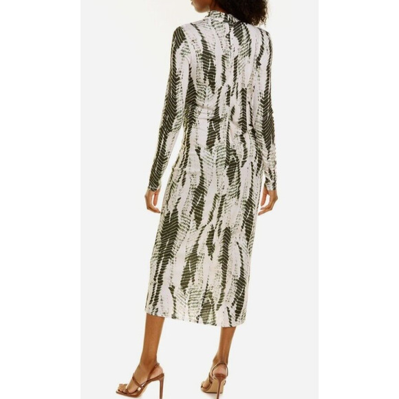 Elegant Green and White Patterned Dress - Picture 2 of 12